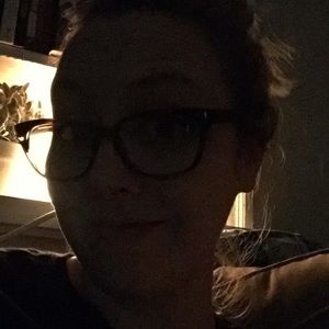 Meet your Posher, Lauralaura